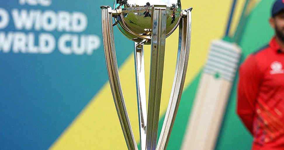 নিলামের হাতুড়ি আর নেটের ঘাম: ফ্র্যাঞ্চাইজি ক্রিকেটের আসল স্কোরকার্ড
