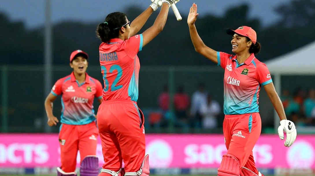 ১১০-এ গুটিয়ে যাওয়া পাকিস্তান, ফাইনালে শ্রীলঙ্কা: টেবিলের শীর্ষ আর ব্যাটিং কার্ডের মধ্যেকার ফাঁক
