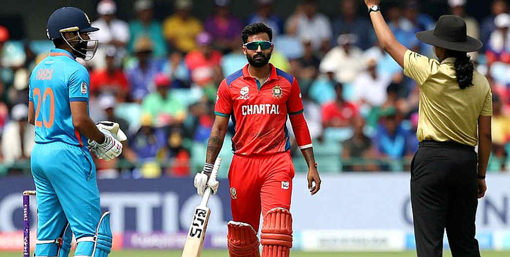 সলমান বাটের মাইক্রোফোন আর রাওয়ালপিন্ডির ধোঁয়া: পাকিস্তান-শ্রীলঙ্কা সিরিজের আসল গল্পটা কোথায় লুকিয়ে আছে